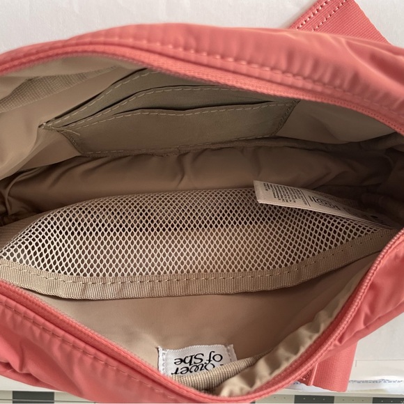 Athleta Crossbody / Belt Bag - Picture 5 of 7